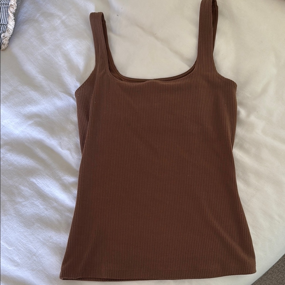 ALO Yoga Brown Fitted Sleeveless Tank Top